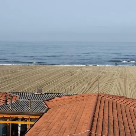 Attico Sulla Spiaggia Viareggio Exterior photo