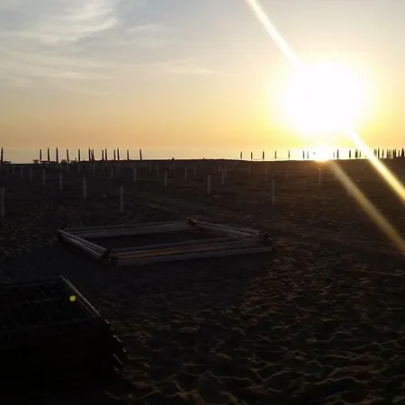 Attico Sulla Spiaggia Viareggio Exterior photo